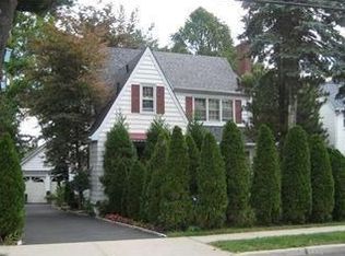 33 Island Rd, Mahwah, NJ 07430