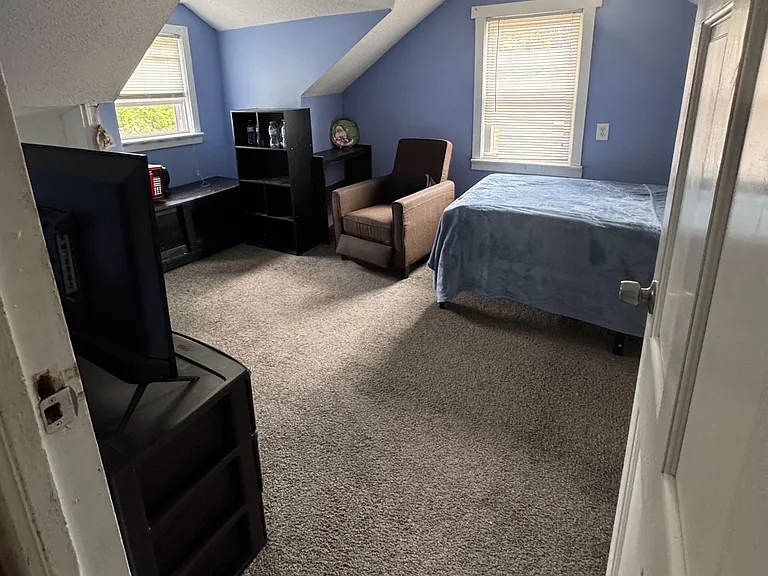 557 Emerson Dr — Photo 17