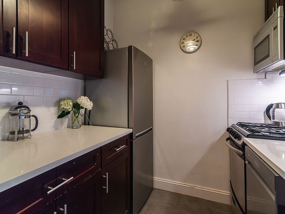 2nd image of 99 Bank St APT 7Q