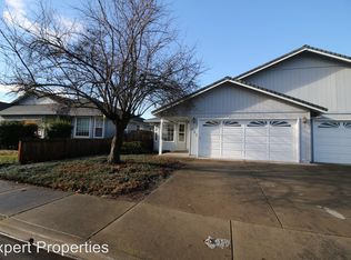 533 Countryside Dr, Central Point, OR 97502