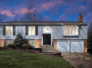 815 Country Heights Ct, Ballwin, MO 63021