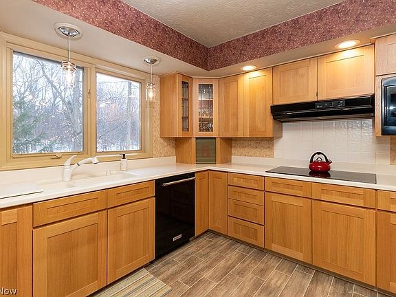 3rd image of 8006 Buckthorn Dr