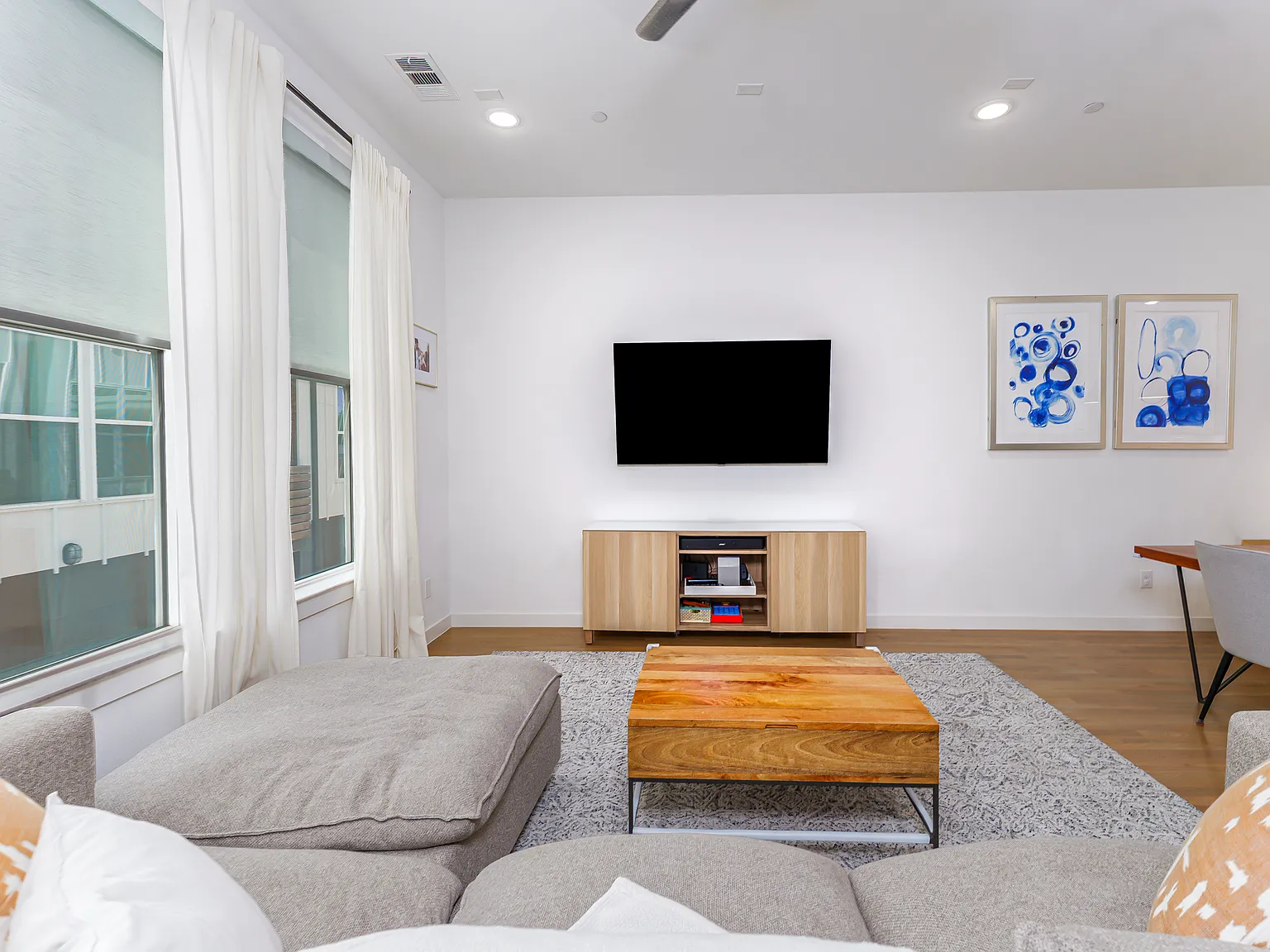 3 bed, 3.5 bath, 1749 sqft, $3,500 — Photo 4