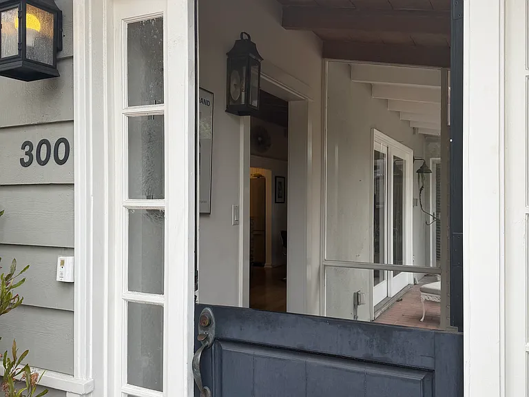 Heliotrope Ave — Photo 5