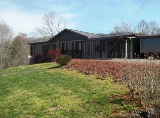 201 Roland St, Burnsville, NC 28714