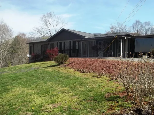 201 Roland St, Burnsville, NC 28714