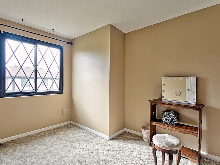464 Vancover Ct — Photo 12
