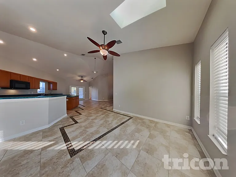 229 Lookout Dr — Photo 5