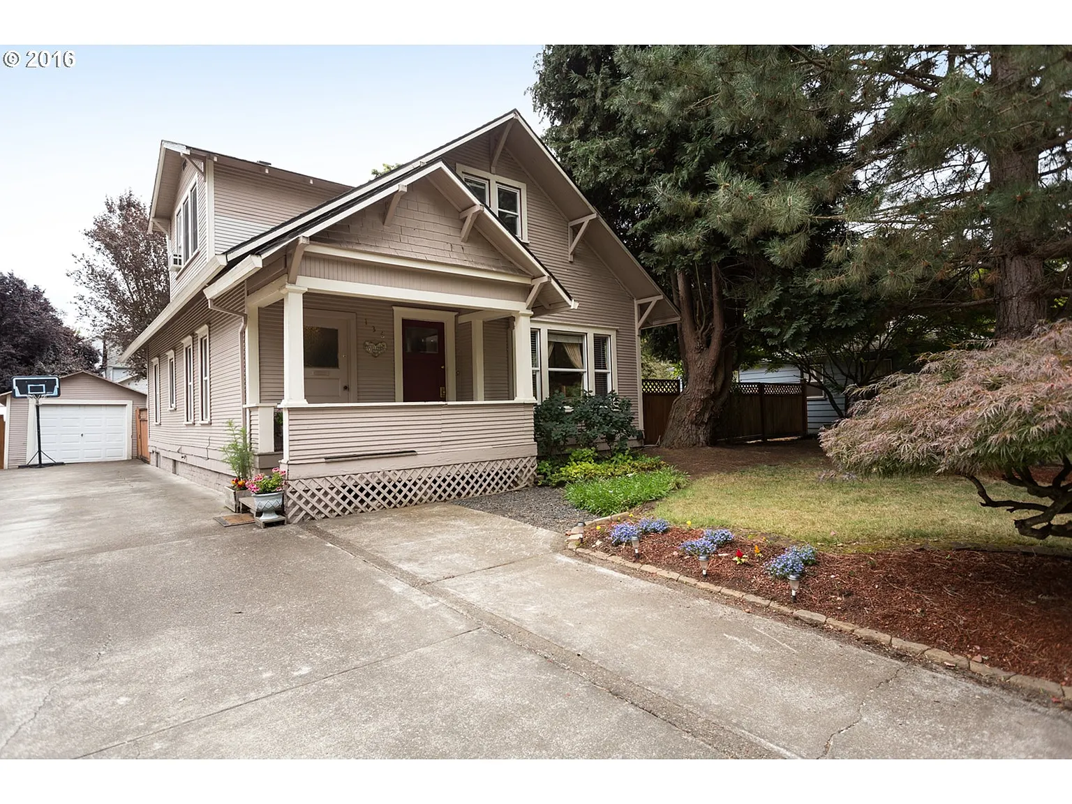 136 NE 6th Ave photo 1