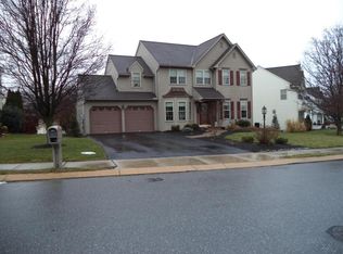 32 Apple Blossom Dr, Lancaster, PA 17602
