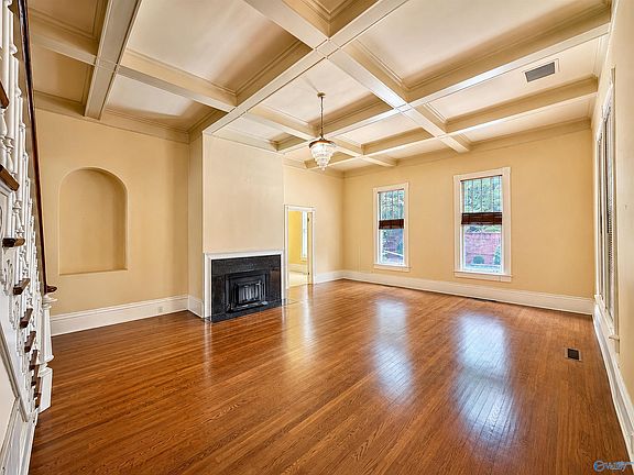 3rd image of 602 Line St NE