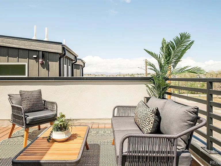 2105 S Galapago St #12 — Photo 32