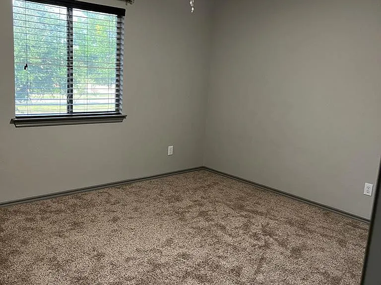 2500 Sierra Dr — Photo 9