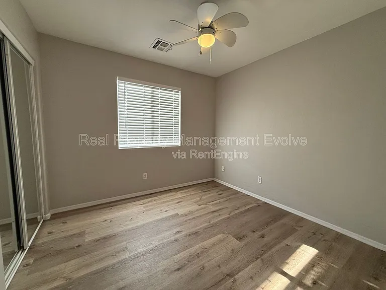 1516 E Bowker St — Photo 21