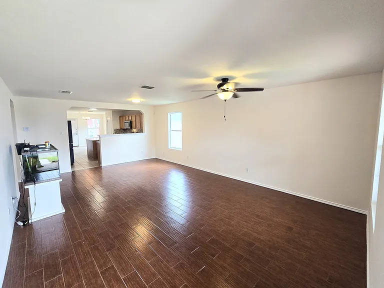 3915 Arrowwood Bnd — Photo 3