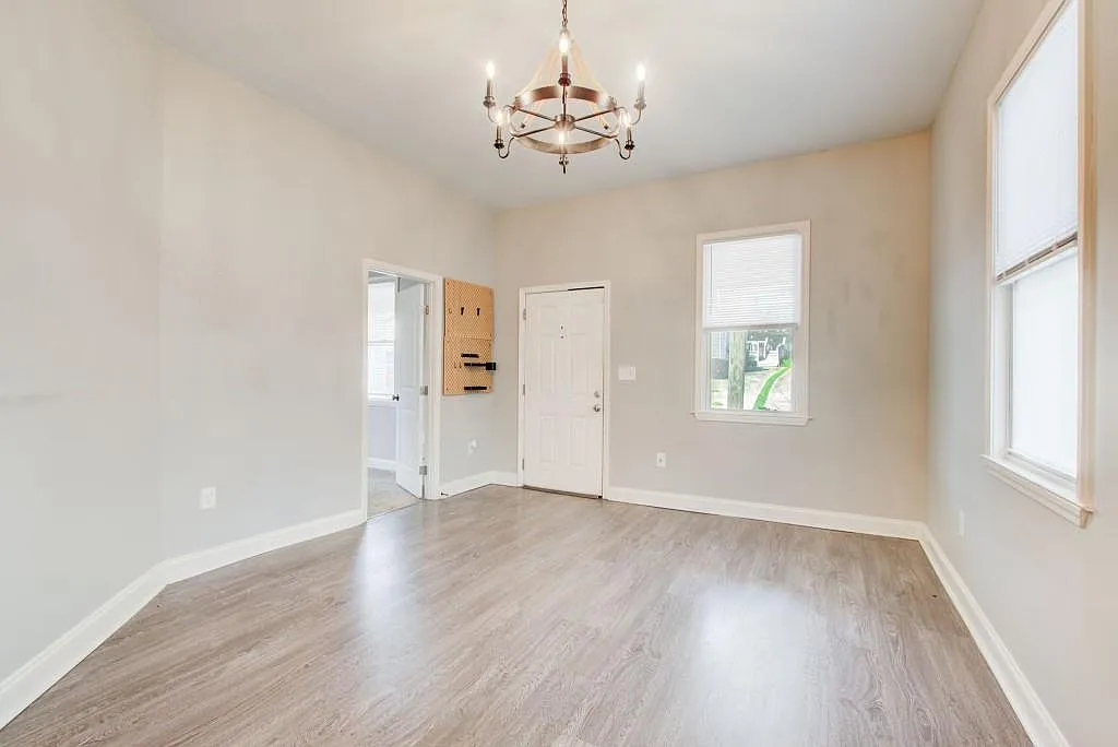 3 bed, 2.0 bath, 1148 sqft, $2,600 — Photo 4