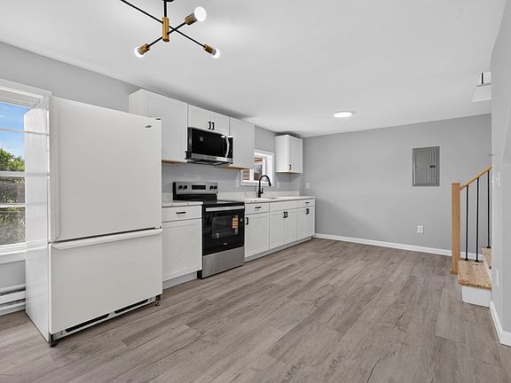 3rd image of 303 W Main St