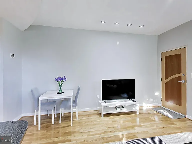 116 N Carolina Ave SE #204 — Photo 8
