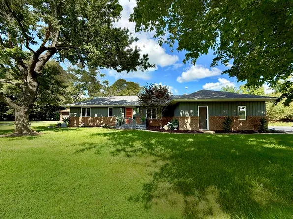 1108 Pearl Dr, Mahomet, IL 61853