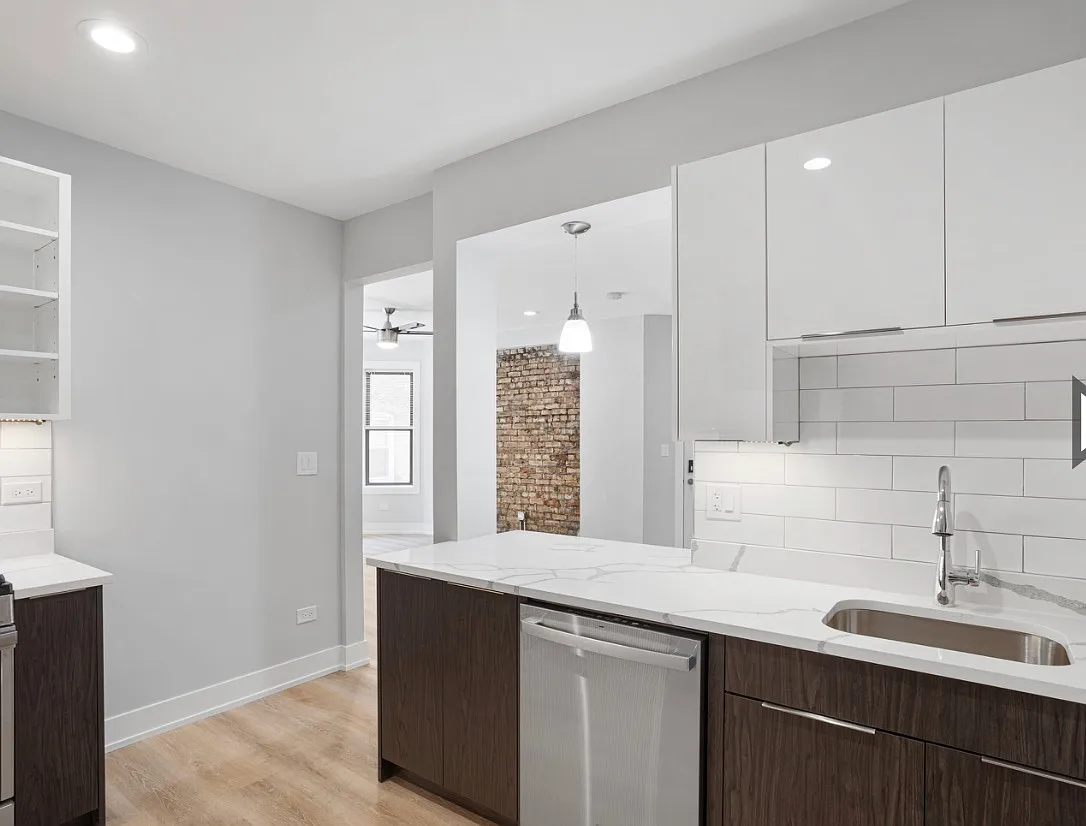 2 bed, 770 sqft, $2,300 — Photo 2