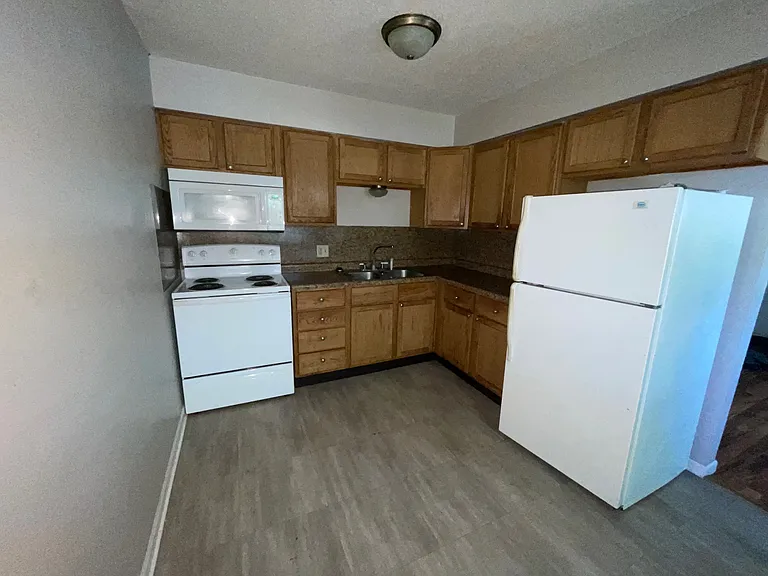 2629 N Pine St #4 — Photo 4