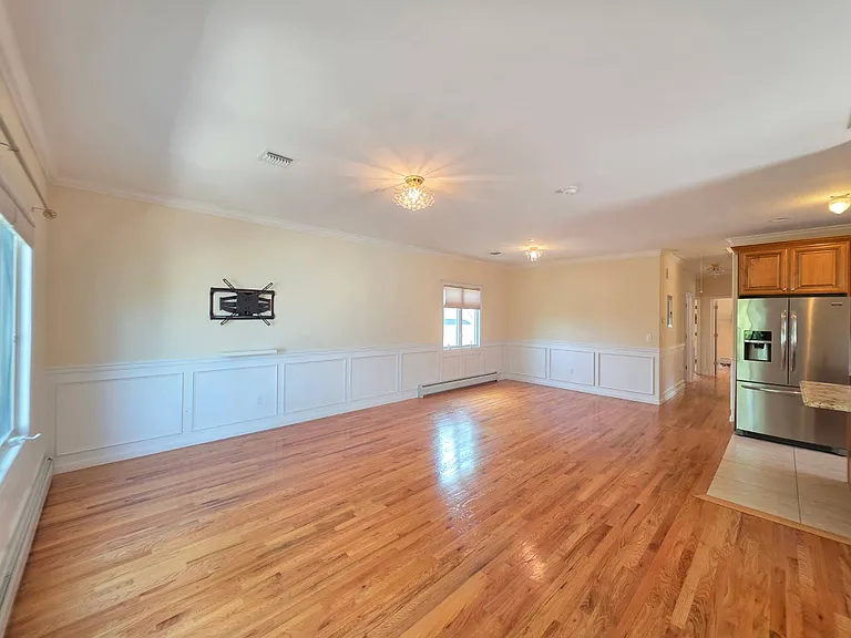 16 Allen Pl #2 — Photo 4