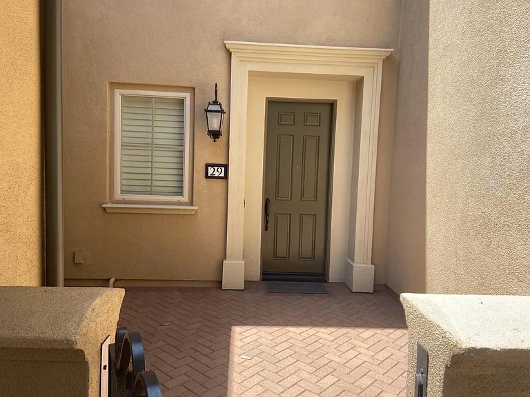 29 Jonquil — Photo 2