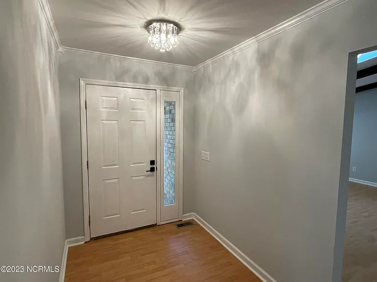 55 Salem Dr — Photo 2