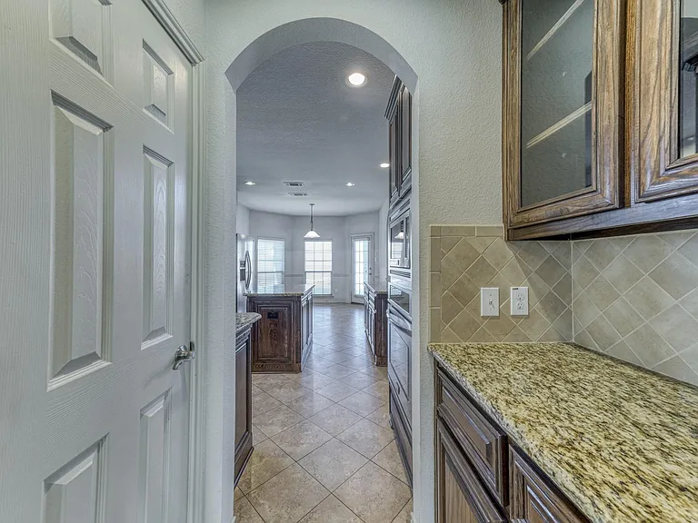 5716 Sleepy Creek Ln — Photo 18
