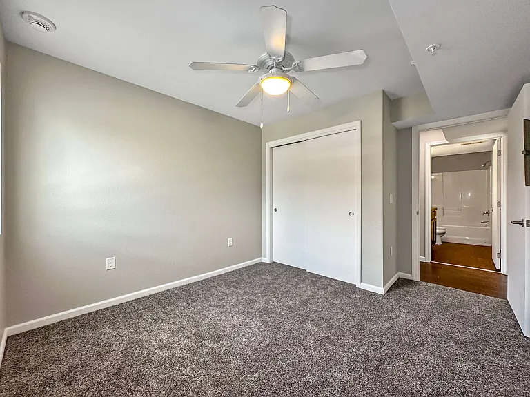Capitol Grove Apartments — Photo 17