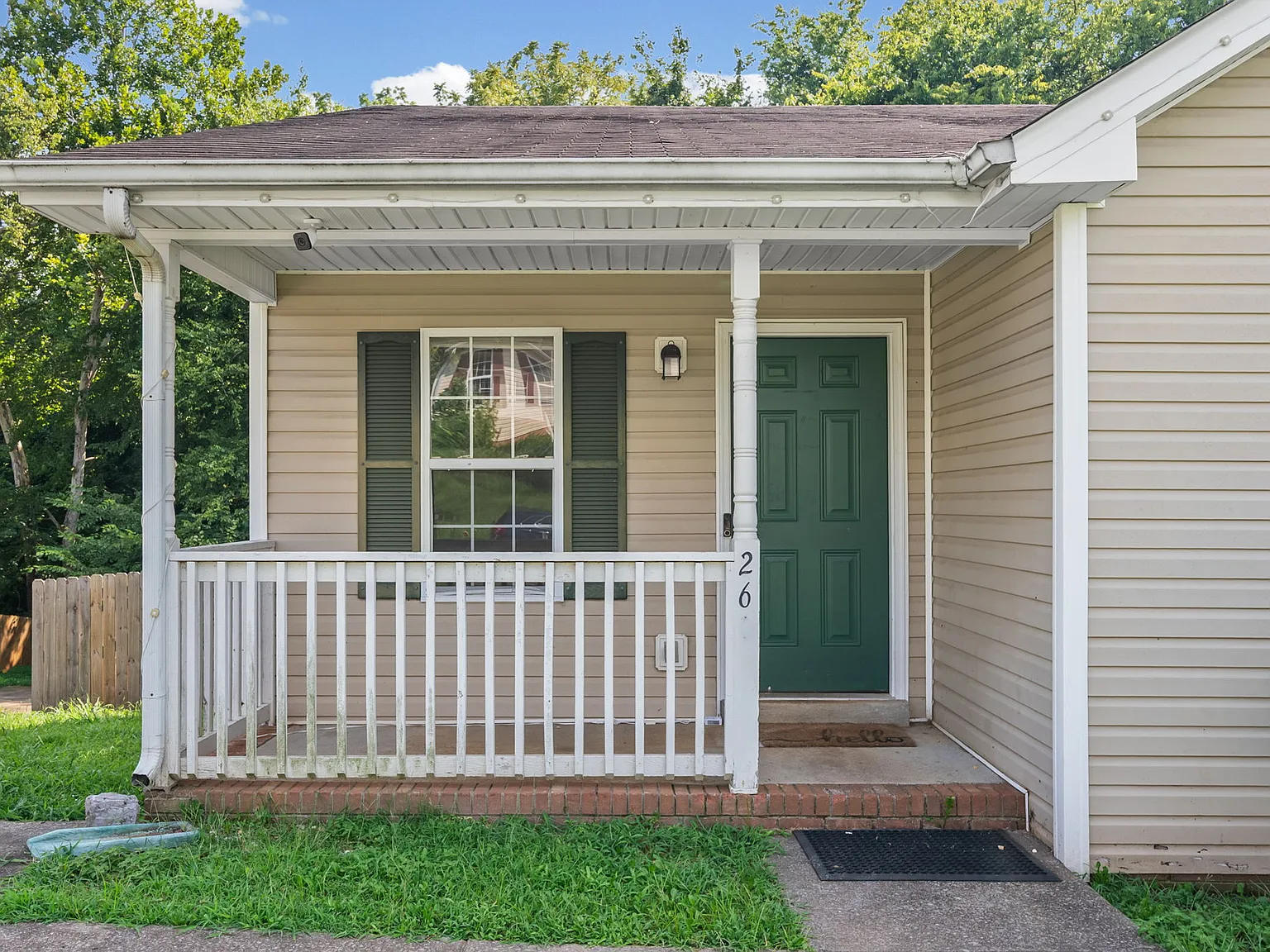 3 bed, 1051 sqft, $1,560 — Photo 2