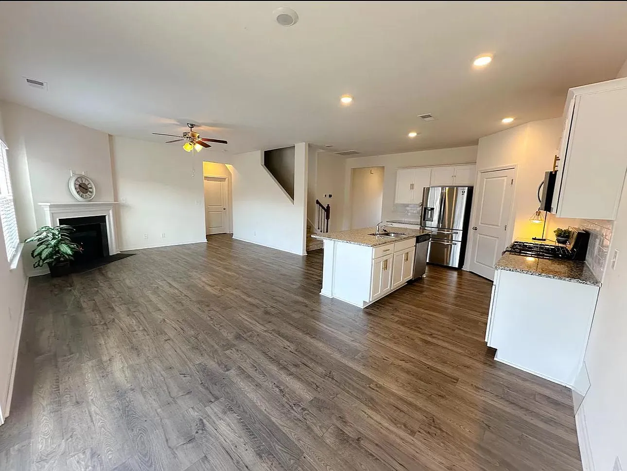 5 bed, 2511 sqft, $3,195 — Photo 3