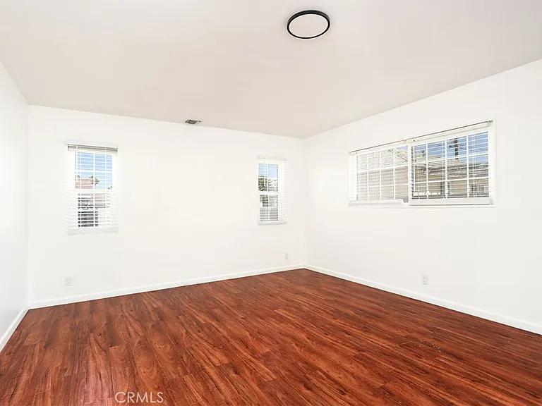 13951 Terra Bella St — Photo 15