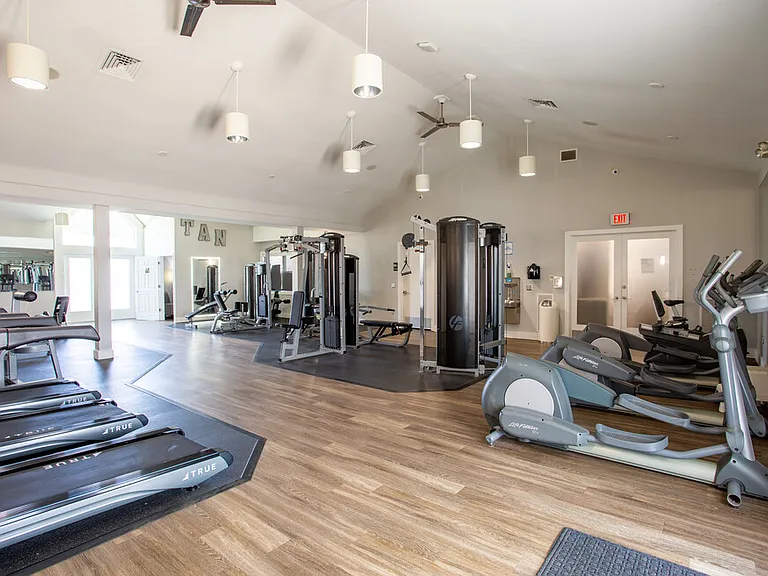 The Paddock Townhomes - Student Living Priced Per Room — Photo 16