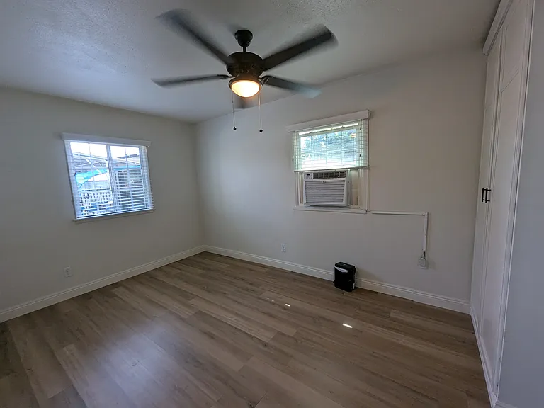 4919 La Rica Ave — Photo 3
