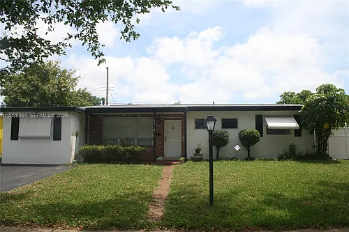 621 SW 64th Way Photo 1