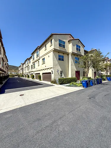 959 Slate St Photo 1