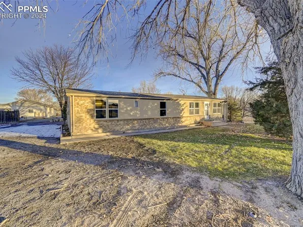 223 Circle Ln, Pueblo, CO 81006