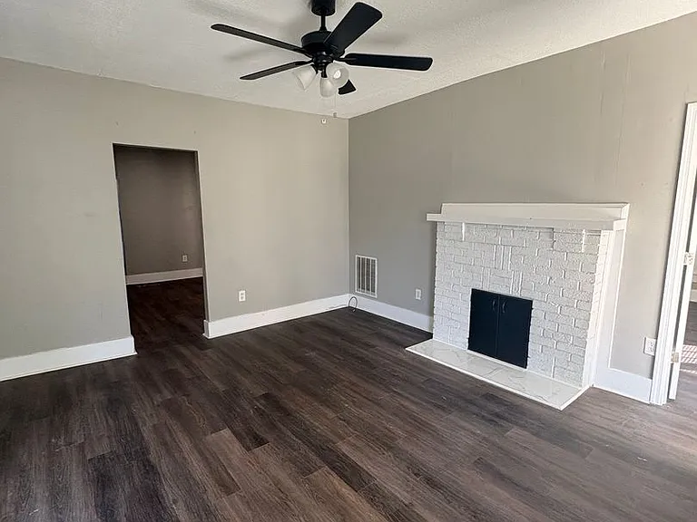 1105 S Greenwood Ave — Photo 2