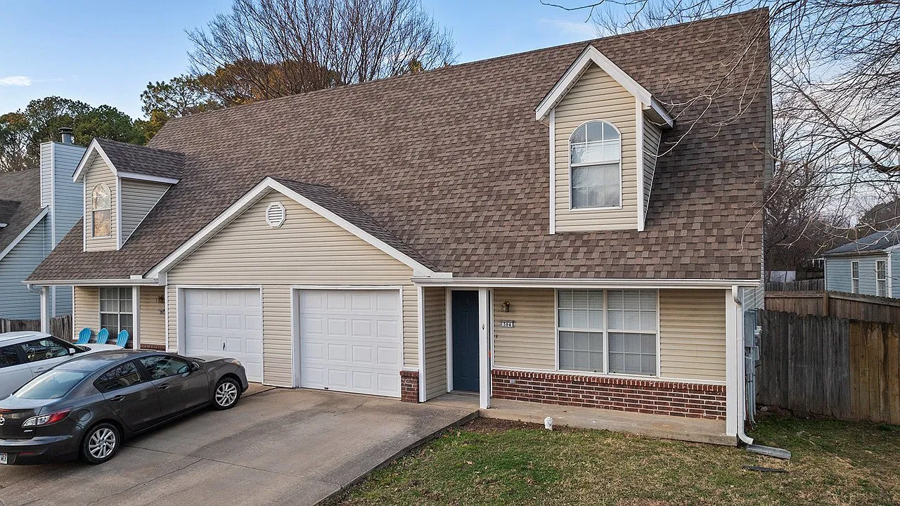 2 bed, 1.5 bath, 1100 sqft, $1,195 — Photo 2
