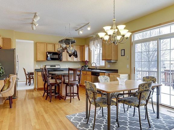 Open Kitchen - access to 2-tier deck