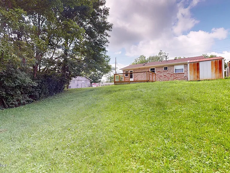 9907 Robsion Rd — Photo 14