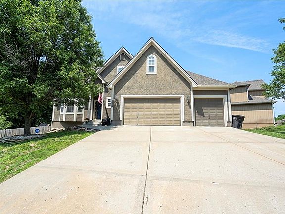 5th image of 1038 N Hanover Ct