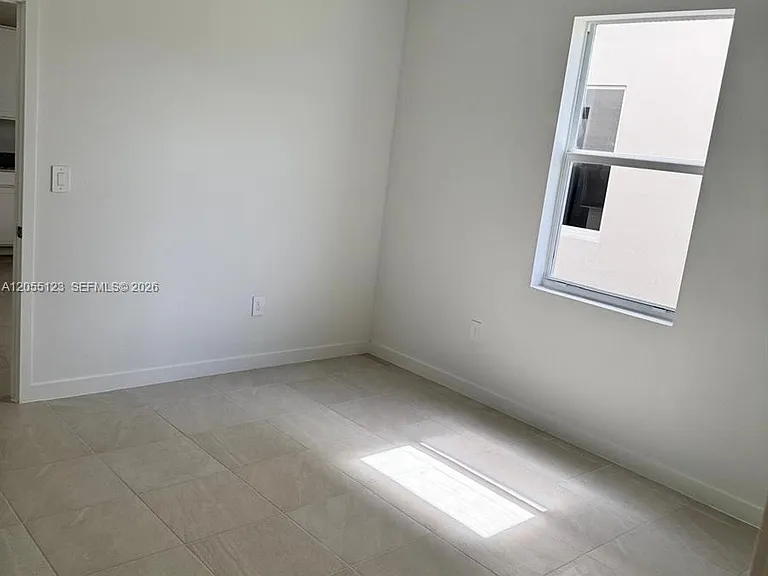 617 NE 2nd St #0 — Photo 6