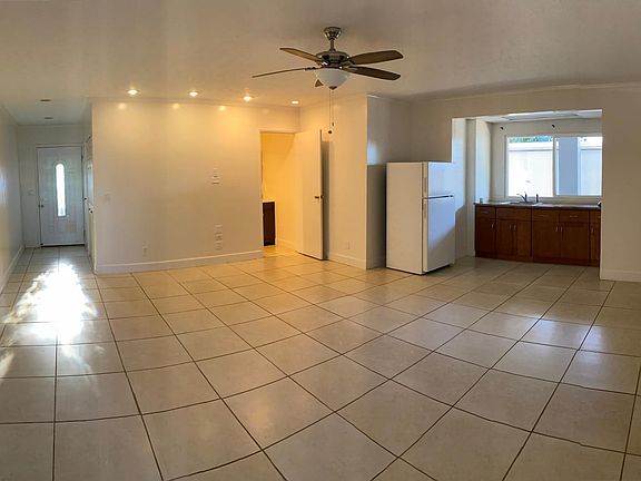 Living room/kitchenette