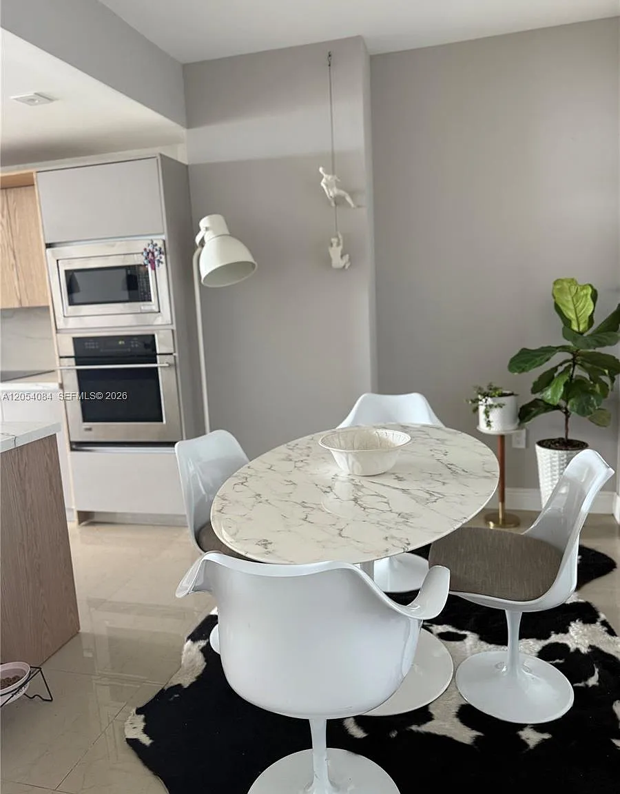 2 bed, 1107 sqft, $4,900 — Photo 3