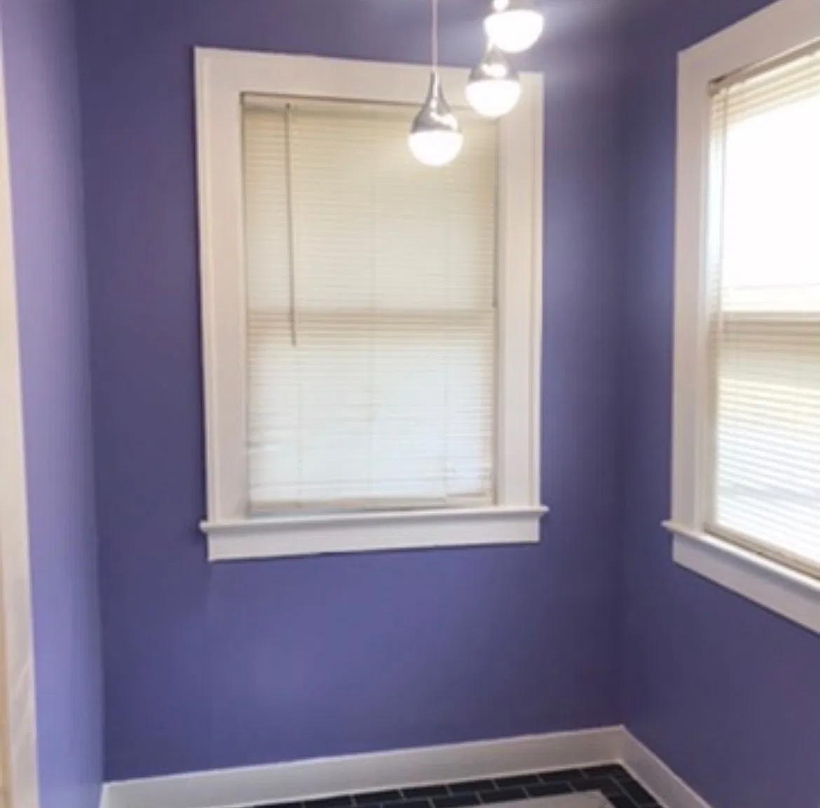 1107 W Russell Pl — Photo 2