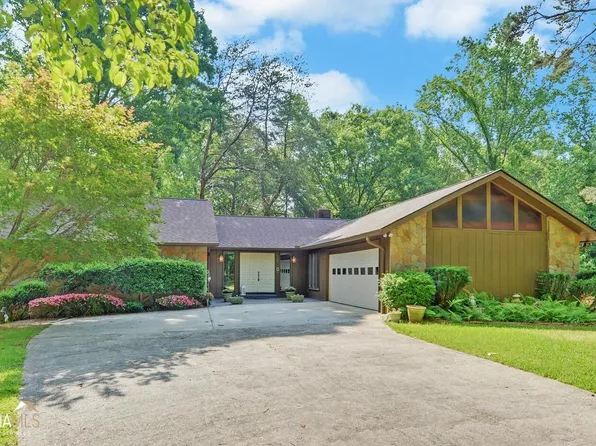 155 Oak Creek Cir, Toccoa, GA 30577