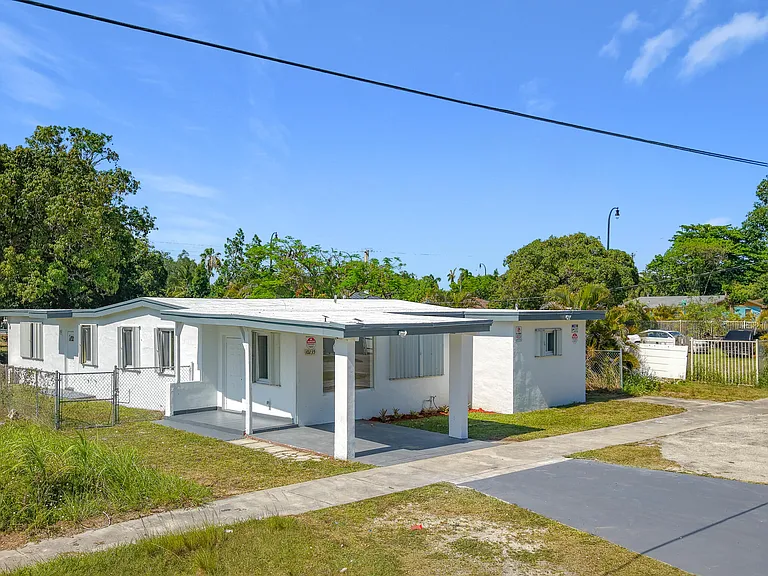 10235 SW 177th St — Photo 45