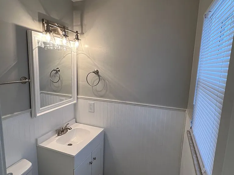 1387 E Gates St — Photo 18